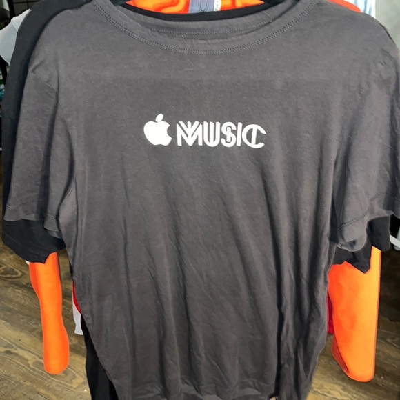 Other - 17 APPLE MUSIC UNISEX TEE SMALL